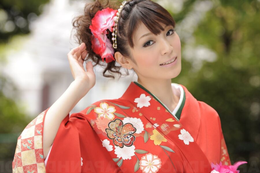 JapanHDV Yuria Tominaga - Yuria Tominaga in kimono gets things o 9 of 78 pics