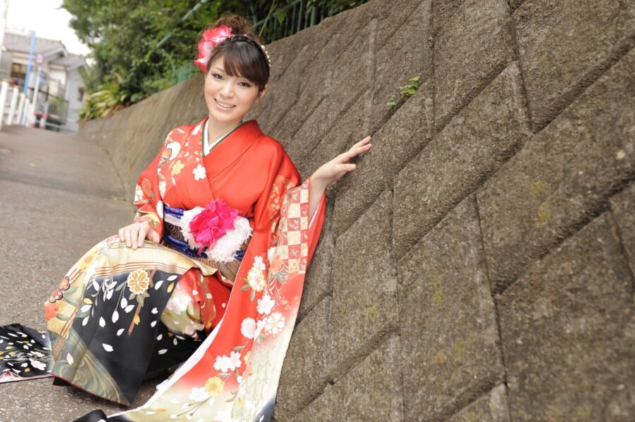 JapanHDV Yuria Tominaga - Yuria Tominaga in kimono gets things o 17 of 78 pics