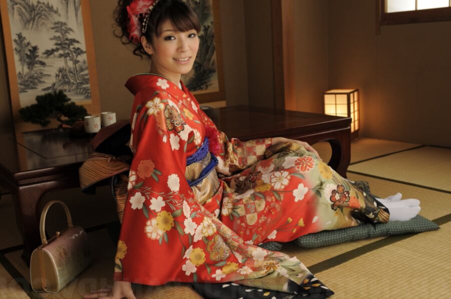 JapanHDV Yuria Tominaga - Yuria Tominaga in kimono gets things o 23 of 78 pics