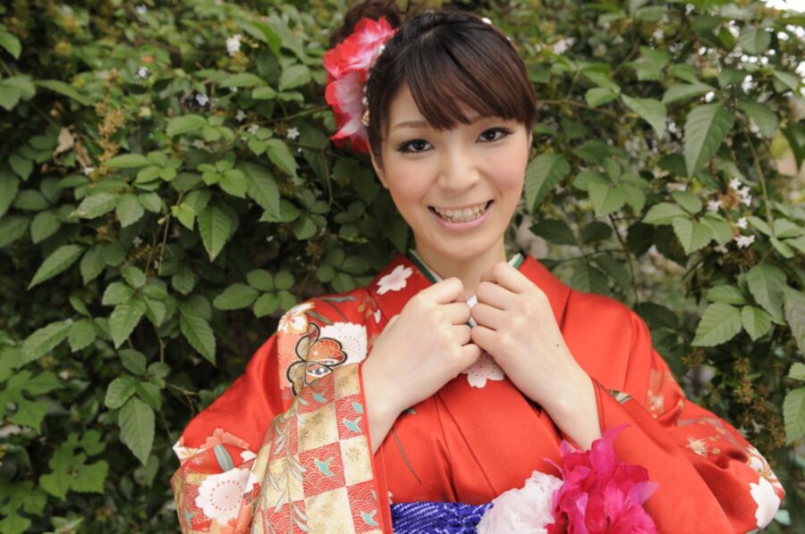 JapanHDV Yuria Tominaga - Yuria Tominaga in kimono gets things o 13 of 78 pics