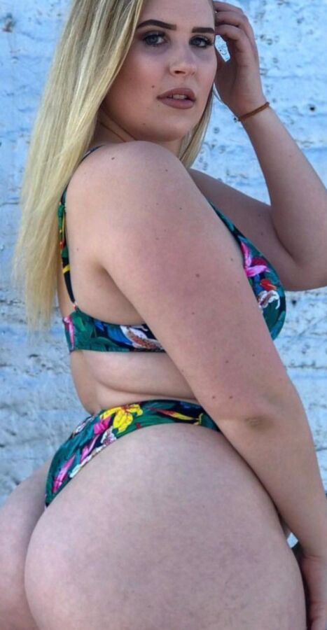 Sophie Turner - Plus Size Instagram Model 8 of 26 pics