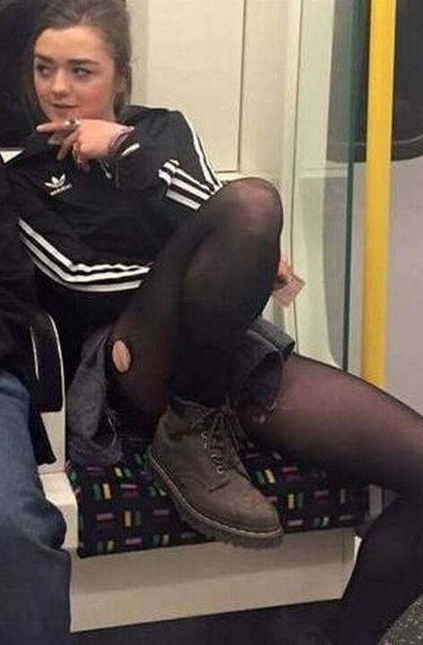 Maisie Williams in Socks and Tights 10 of 10 pics