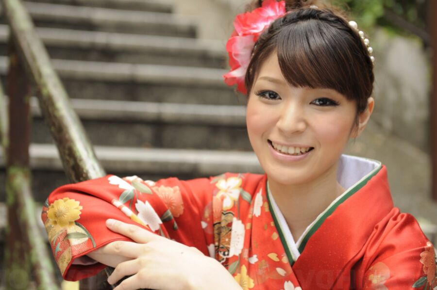 JapanHDV Yuria Tominaga - Yuria Tominaga in kimono gets things o 6 of 78 pics