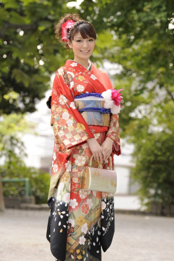 JapanHDV Yuria Tominaga - Yuria Tominaga in kimono gets things o 7 of 78 pics