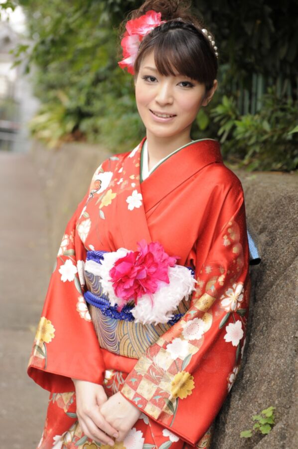 JapanHDV Yuria Tominaga - Yuria Tominaga in kimono gets things o 16 of 78 pics