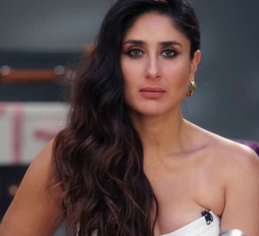 Kareena Kapoor- Curvy Indian Bollywood Babe Sizzles in Hot Dress 8 of 32 pics