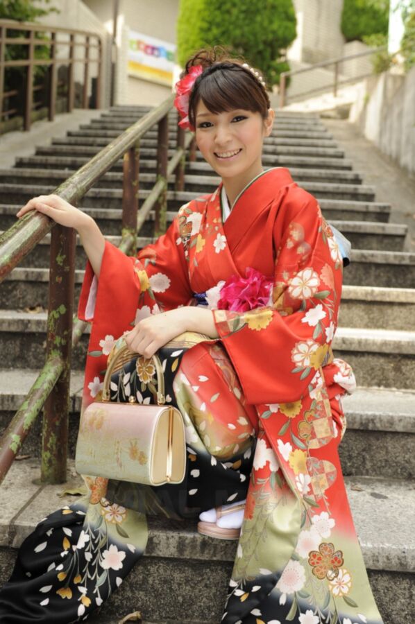 JapanHDV Yuria Tominaga - Yuria Tominaga in kimono gets things o 5 of 78 pics