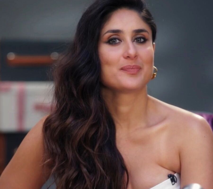 Kareena Kapoor- Curvy Indian Bollywood Babe Sizzles in Hot Dress 7 of 32 pics