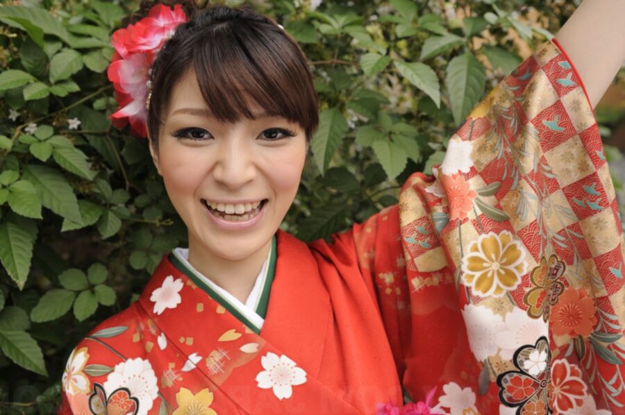JapanHDV Yuria Tominaga - Yuria Tominaga in kimono gets things o 14 of 78 pics