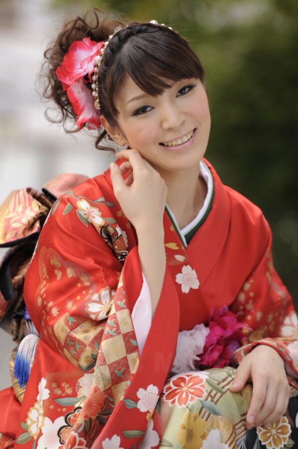 JapanHDV Yuria Tominaga - Yuria Tominaga in kimono gets things o 10 of 78 pics