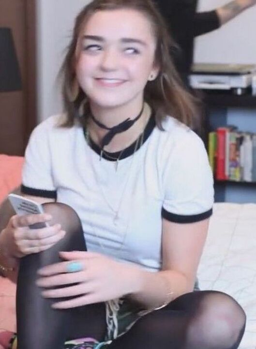 Maisie Williams in Socks and Tights 7 of 10 pics
