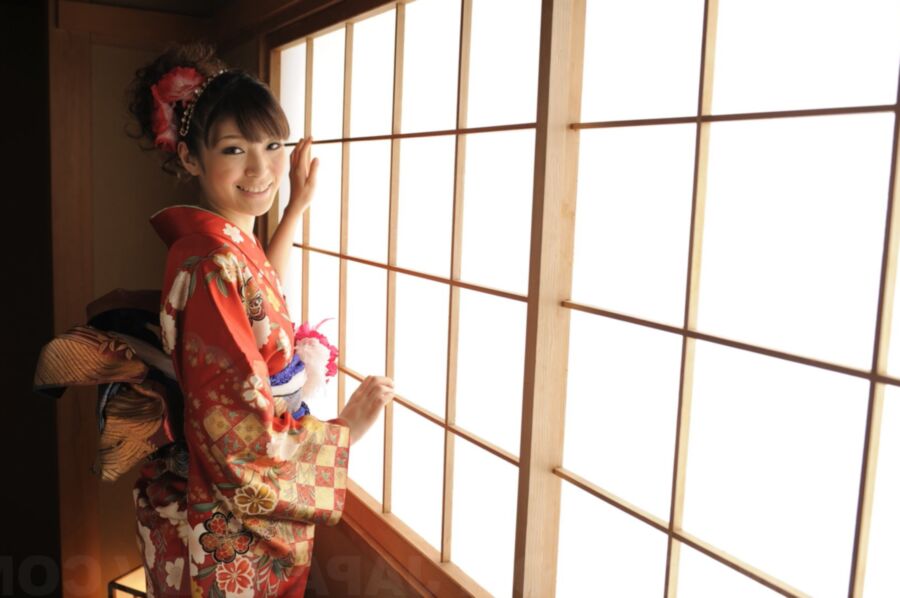 JapanHDV Yuria Tominaga - Yuria Tominaga in kimono gets things o 21 of 78 pics