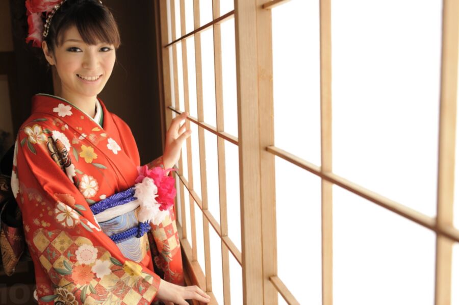 JapanHDV Yuria Tominaga - Yuria Tominaga in kimono gets things o 19 of 78 pics