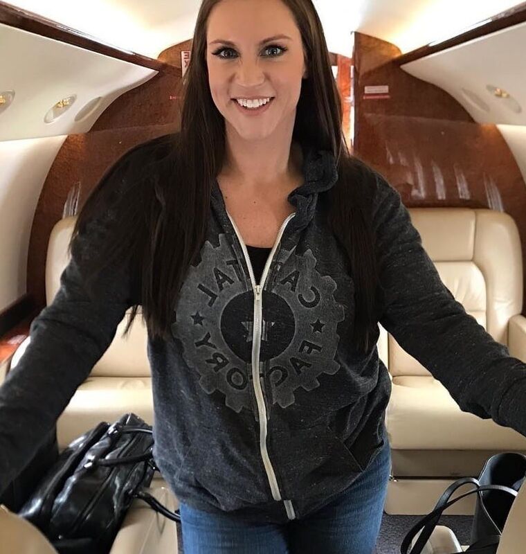 Stephanie McMahon en captions 2 of 15 pics