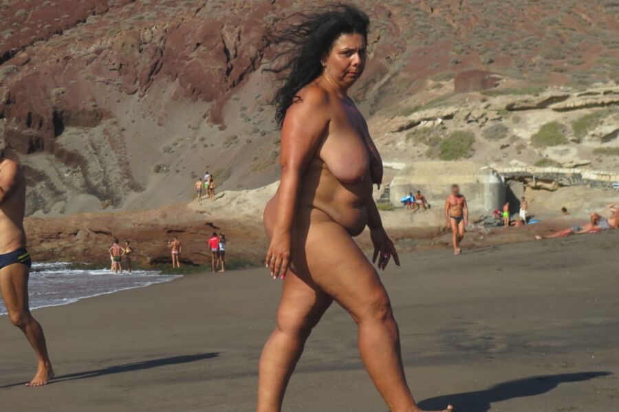 Susana Martin Cabrera - whale on the beach 3 of 25 pics