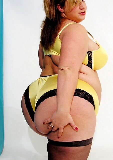 Chubby girl teasing in yellow lingerie  4 of 40 pics