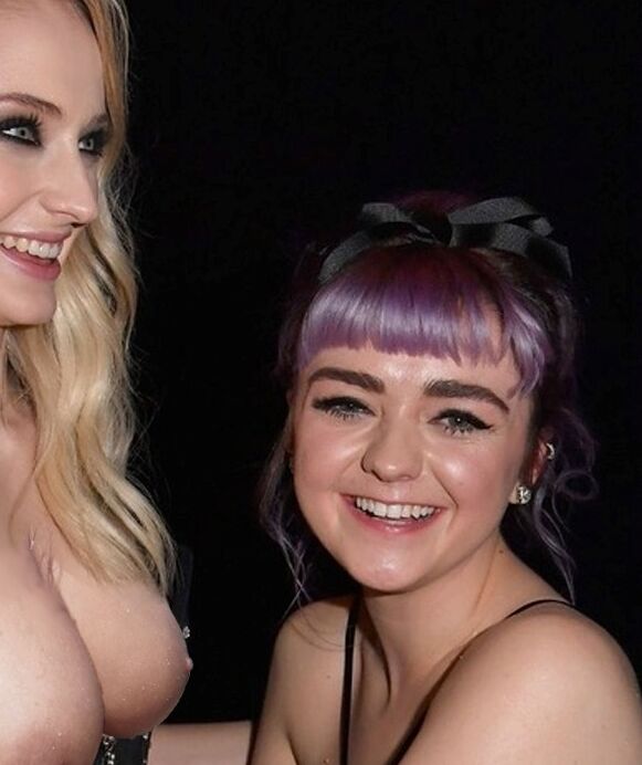 Mophie Fakes (Maisie Williams & Sophie Turner) 8 of 8 pics