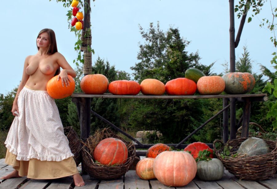 Marina Selling Pumpkins 20 of 75 pics