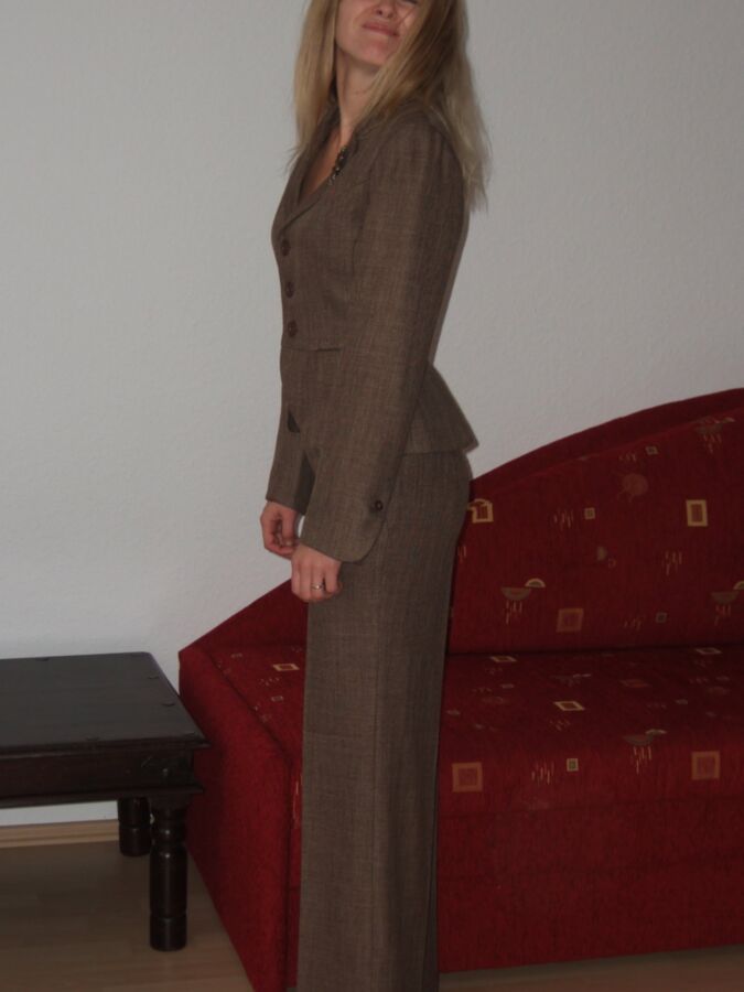 Sexy Young Skinny Blonde MILF At Home 6 of 73 pics