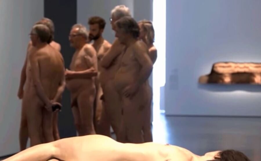 Naked to the Museum! 20 of 34 pics