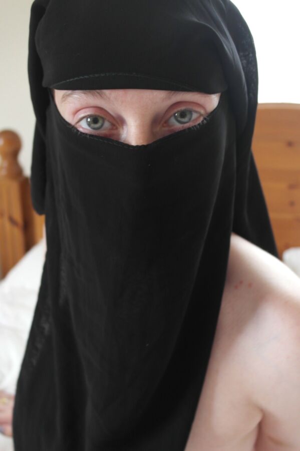 Pale Niqab Slut 2 of 104 pics