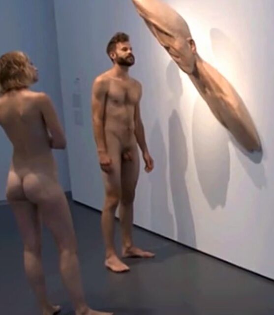 Naked to the Museum! 18 of 32 pics