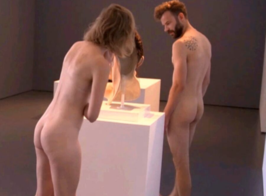 Naked to the Museum! 11 of 32 pics