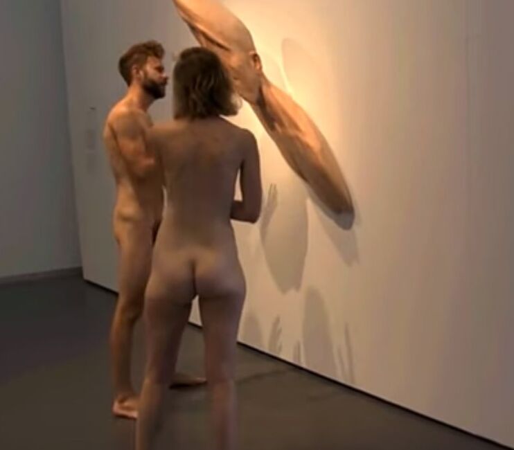 Naked to the Museum! 16 of 32 pics