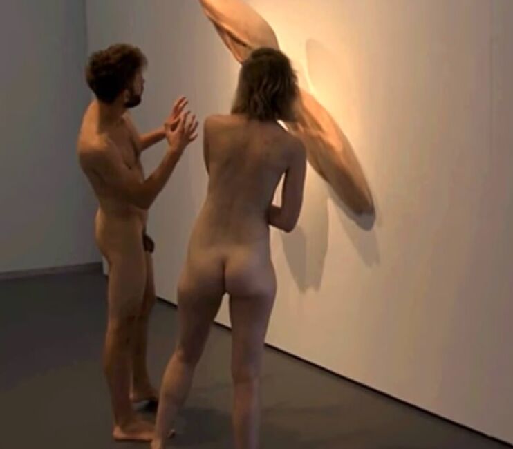 Naked to the Museum! 15 of 32 pics