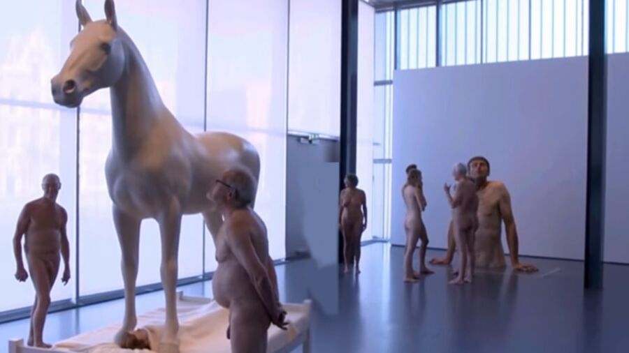 Naked to the Museum! 17 of 34 pics