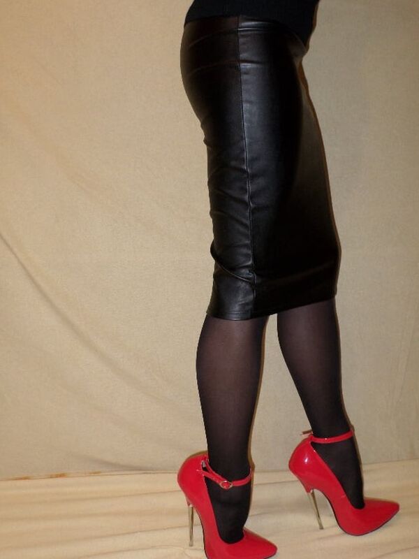 Pantyhose nylon red extreem heels 17 of 17 pics