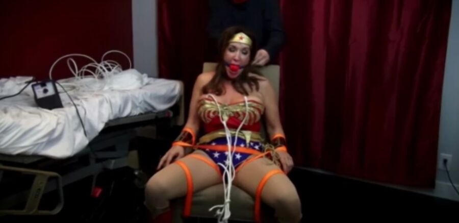 Wonder Woman Captured 19 of 29 pics