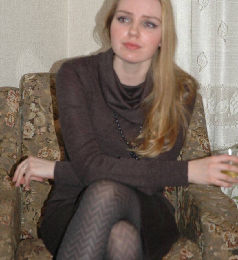 Plain Russian Party Girls in Pantyhose 4 of 17 pics