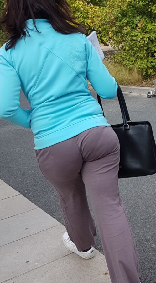 Loving Mom at work with bubble Ass and VPL (candid voyeur) 22 of 32 pics