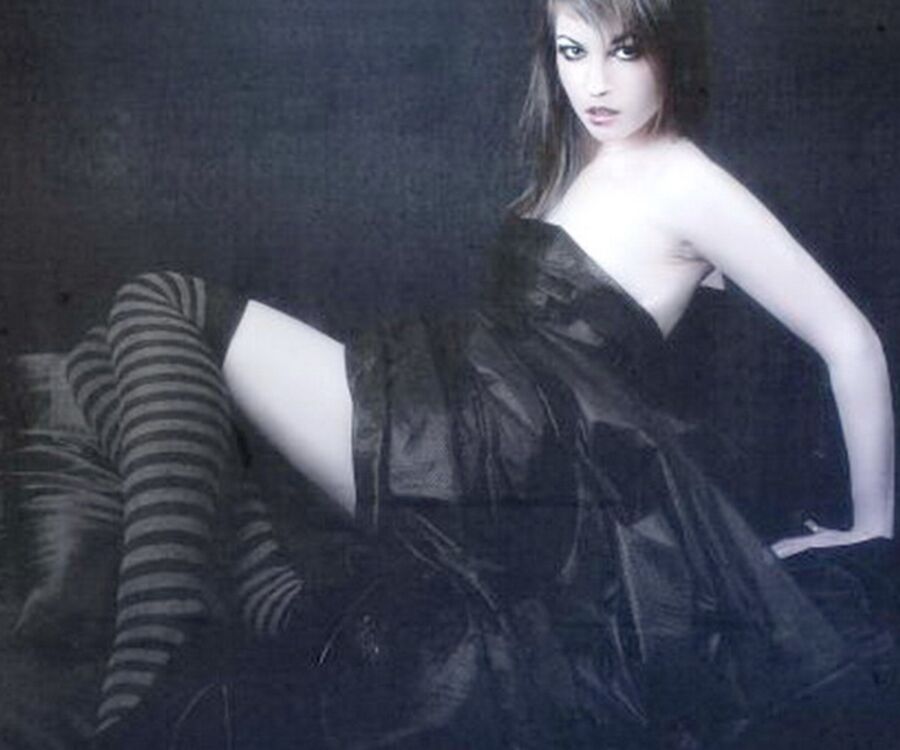 Gothic Adult Model 4 of 28 pics