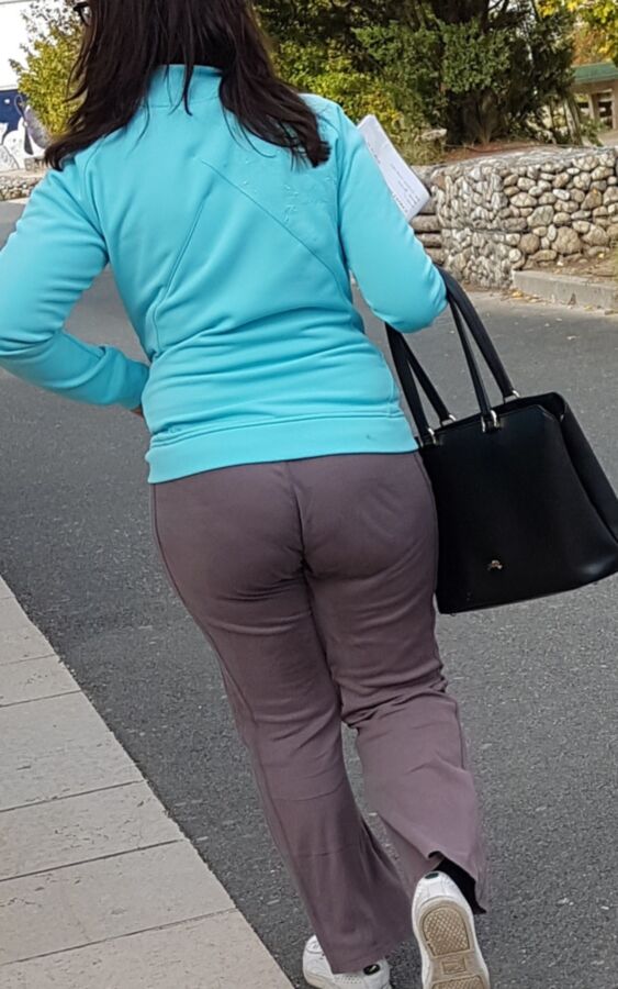Loving Mom at work with bubble Ass and VPL (candid voyeur) 23 of 32 pics