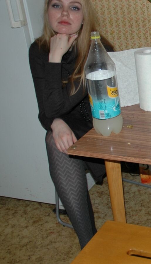 Plain Russian Party Girls in Pantyhose 2 of 17 pics