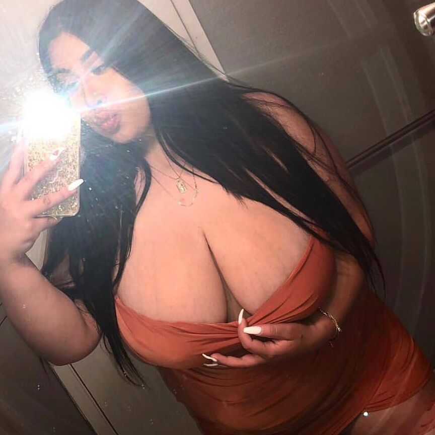 fat pussy licking girls