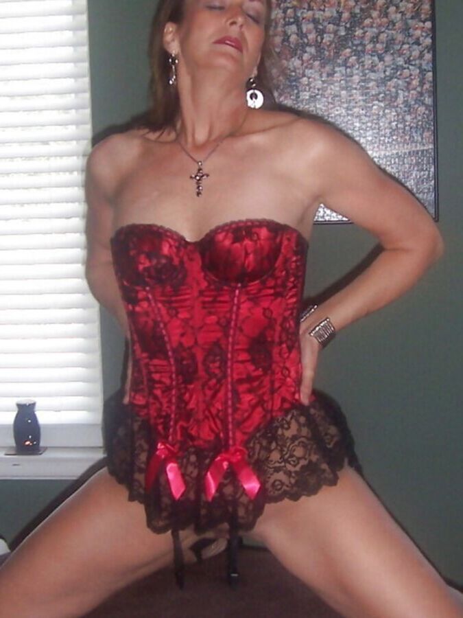 Erotische MILF Bei Mitternacht Erotische MILF Bei Mitternacht