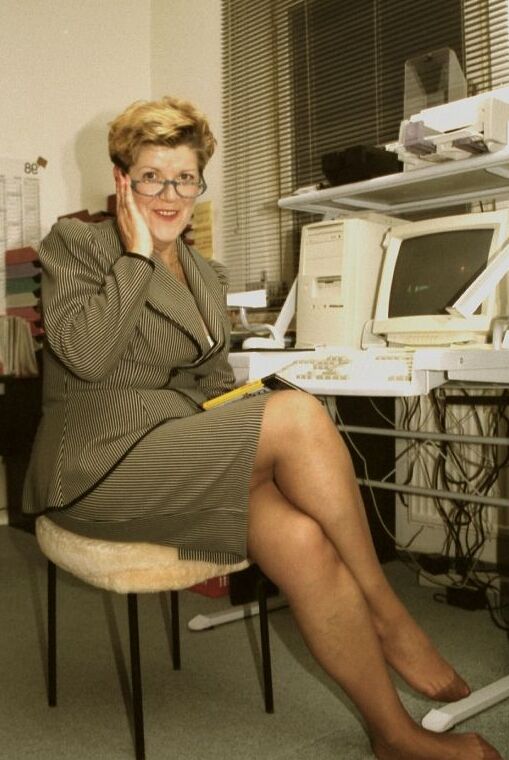 Midget curly classic secretary