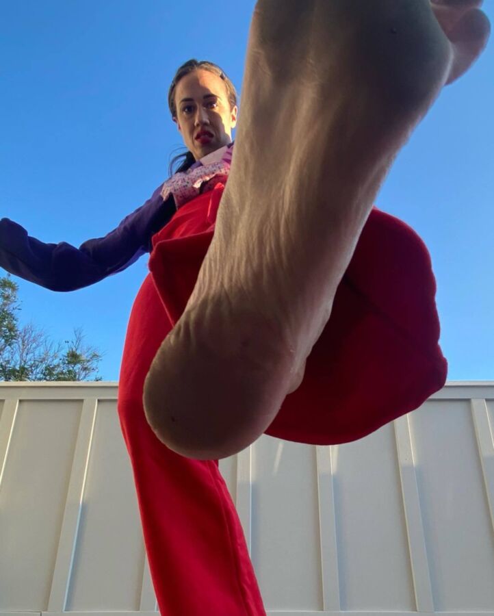 Colleen Ballinger is a crazy youtuber who LOVES showing feet.