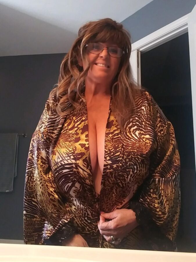 Big Tit Mature Selfie