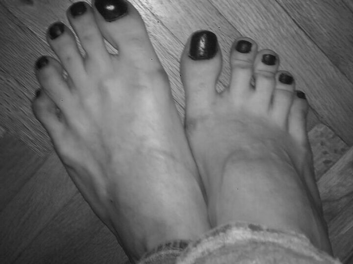 Adele feet.