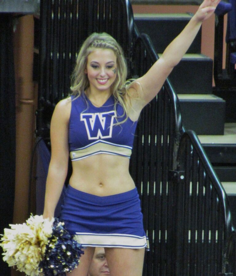 Washington & Oregon State Cheerleaders.