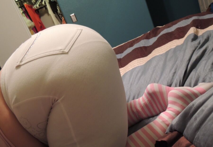 Free Porn Pics Of AAE BBW VPL Edition Visible Phat PantyLine Ass