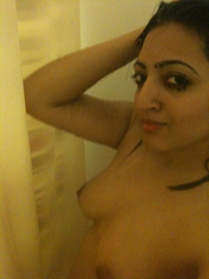 Radhika apte hot nude pics - 🧡 Radhika Apte Selfie Bathroom Original - Fre...