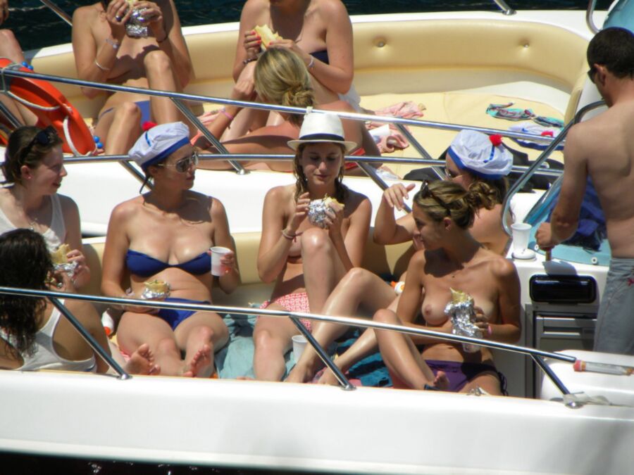 I day in the boat - Nuded Photo
