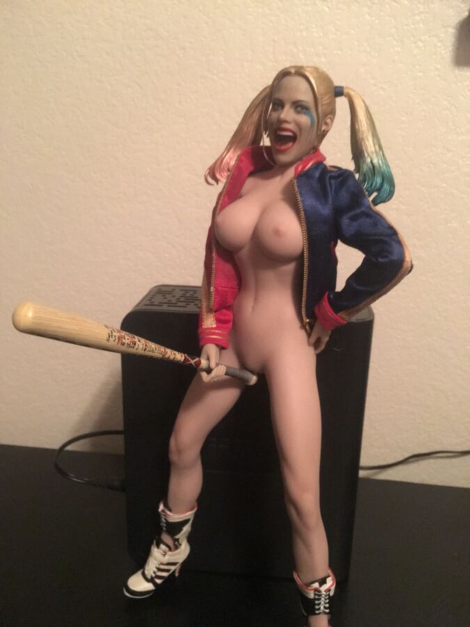Free porn pics of Harley Quinn Nude figure 16 of 28 pics.