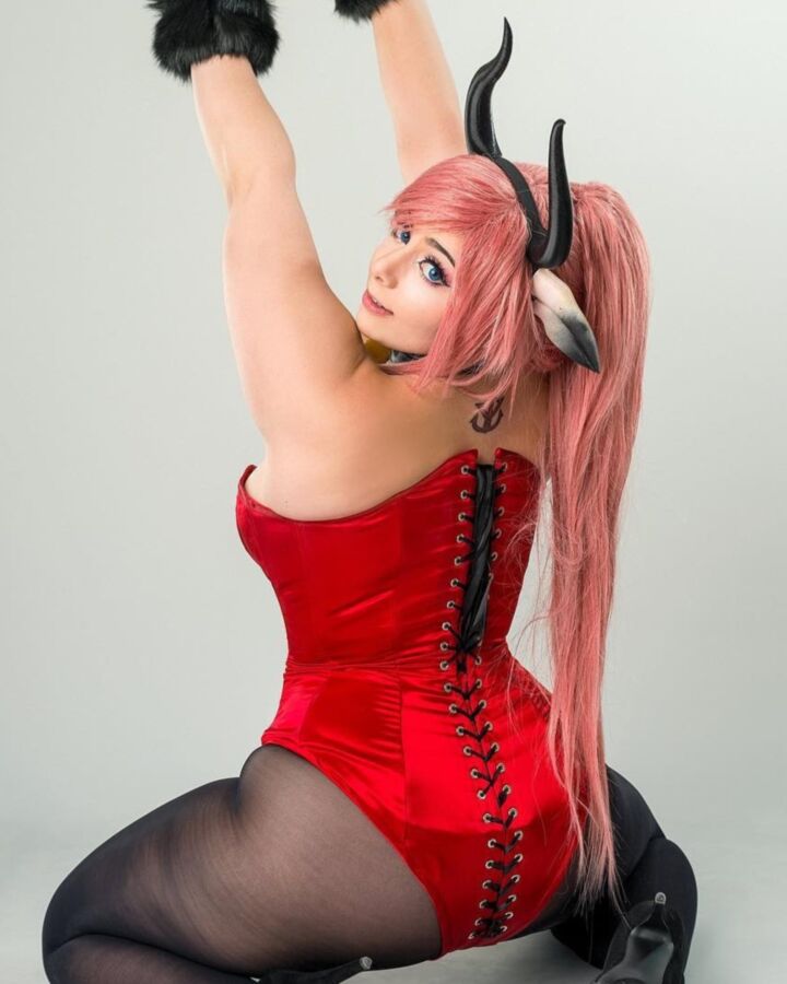 Momokun Sexy Cosplay