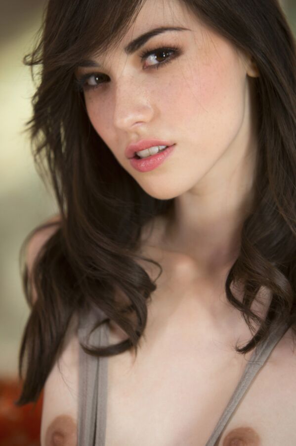 Emily Grey - Beauty - Nuded Photo.
